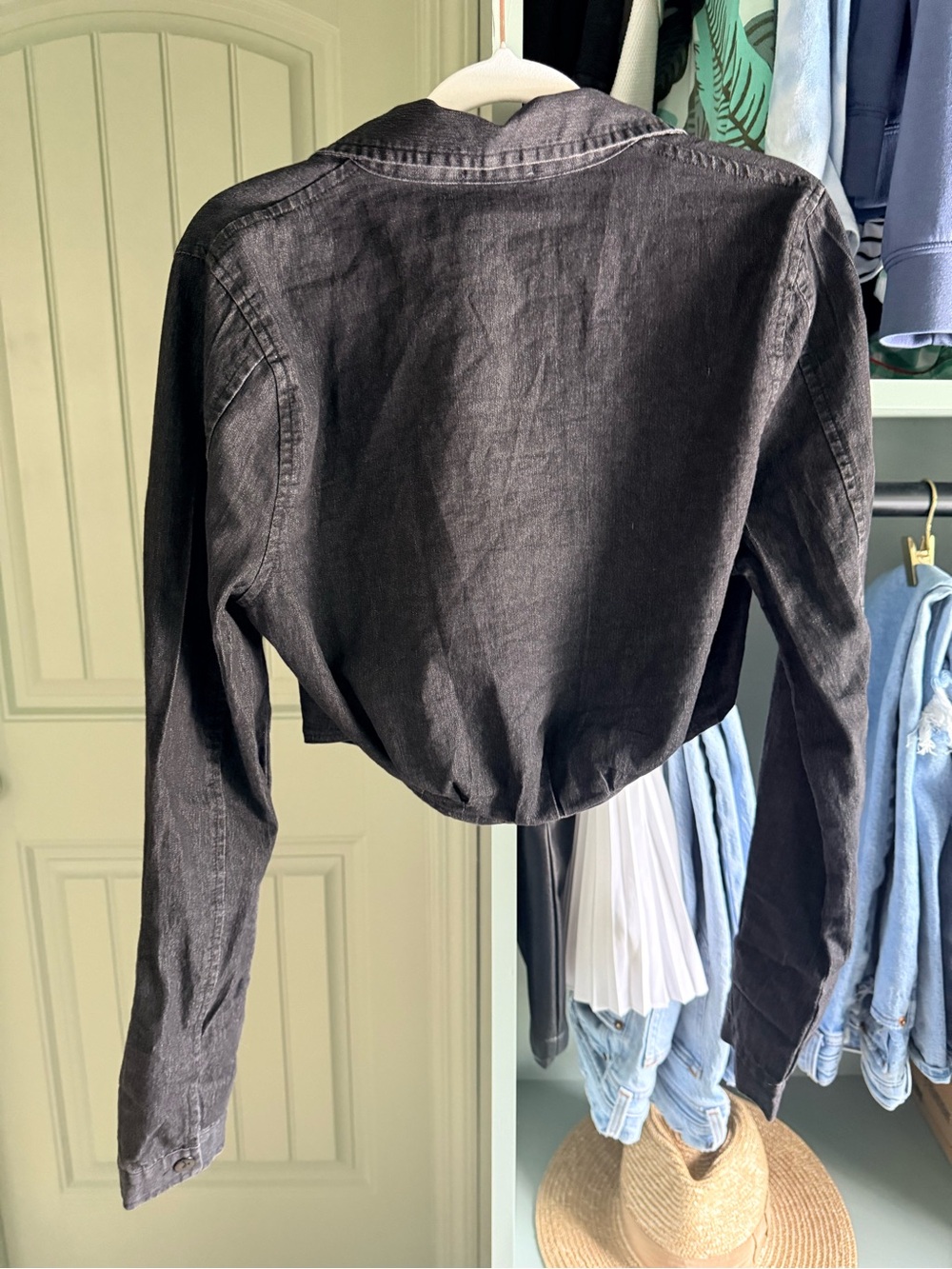 superdown Black Cropped Button-Front Shirt - Picture 3 of 4